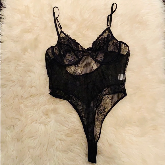 Amelia Black Scalloped Lace Teddy - Picture 2 of 8